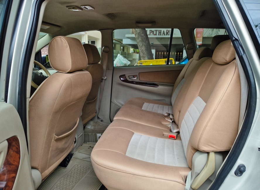 Toyota Innova - Image 3